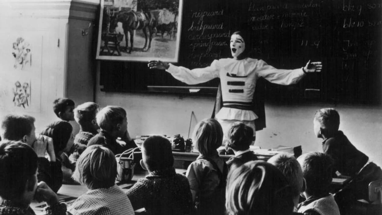 Scapino figuur staat voor een klas