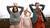 Drie dansers met hun vingers als kroon achter hun hoofd