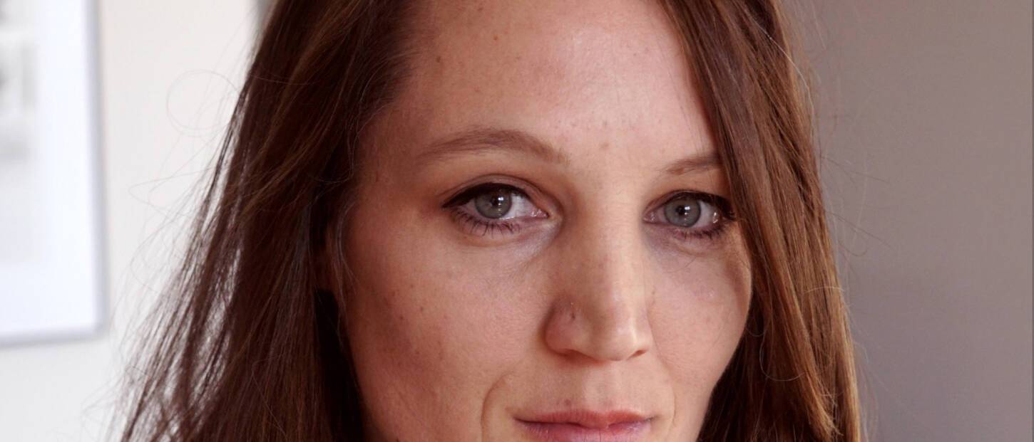 Portret van een vrouw met lichtbruin halflang haar