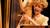Vrouw met wilde blonde krullen op harp